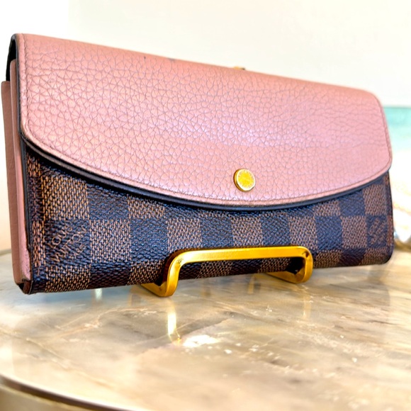 Louis Vuitton Checkered Wallet with Pink Accent - Picture 15 of 16